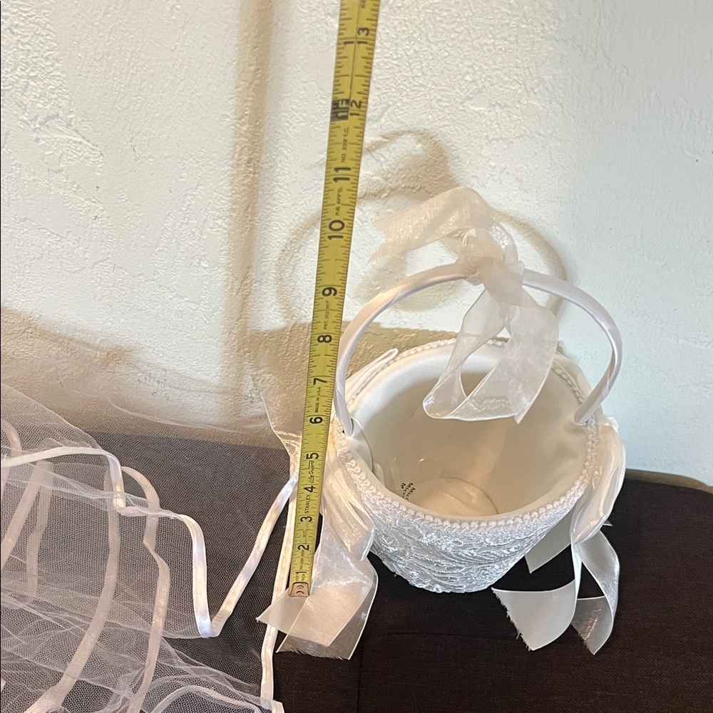 # 0702** White Lace Flower Wedding Tings Basket with Veil. W/ real Wood Cross. - Picture 9 of 17